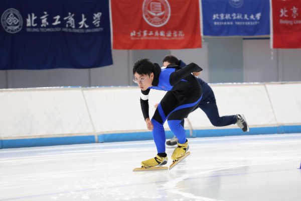 银泰融通 大学生乐享冬奥遗产 首都高校滑冰比赛在冰丝带举行