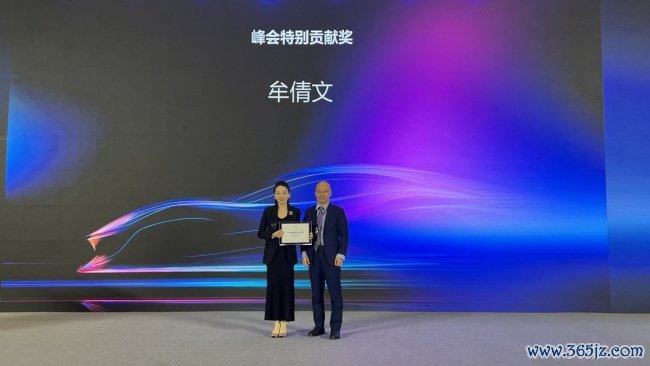 保时捷女销冠来汉领取“特别贡献奖”